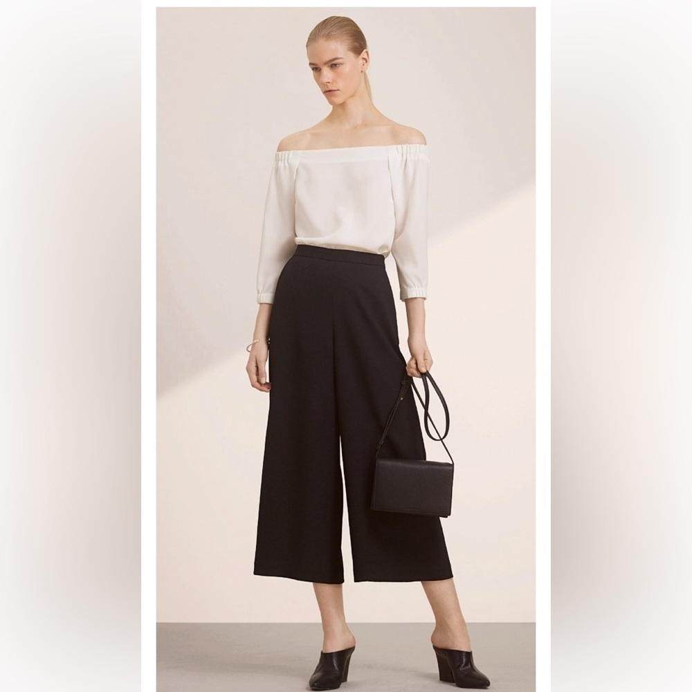 Aritzia Babaton Rodrigo off the shoulder drapey blouse in White Size M